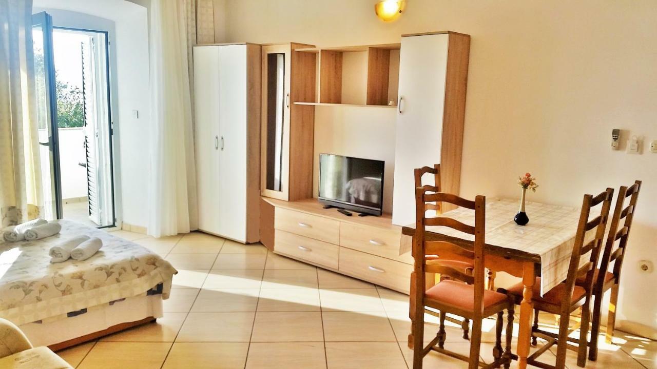 Obala Apartment & Studios Malinska Eksteriør billede